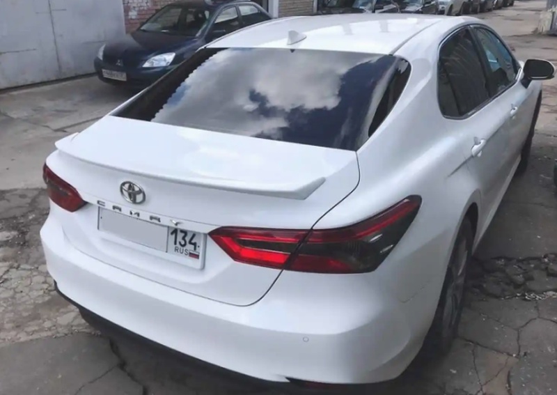 Спойлер багажа от Toyota Camry 6